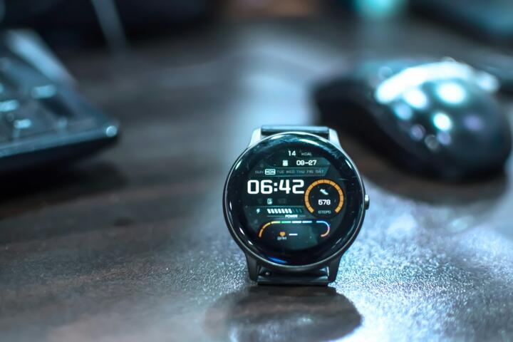 Inside a Smartwatch: Tracking Your Steps and Sleep