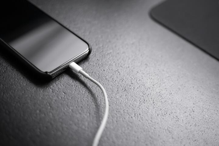 Cheap Charger Versus Expensive Charger: The Real Gap