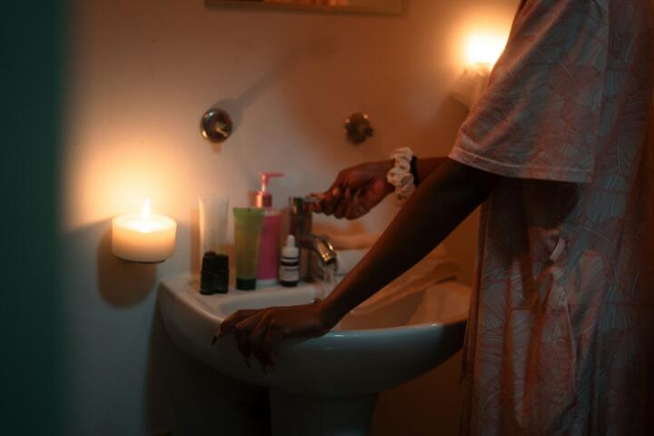 An Evening Wind-Down That Helps You Fall Asleep Faster