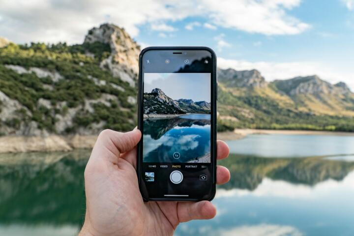 What Makes a Phone Camera Good in Low Light