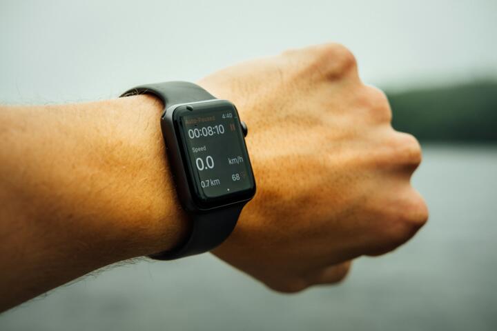 How a Fitness Tracker Measures Your Heart Rate