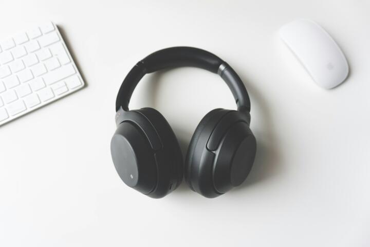 How Noise-Cancelling Headphones Actually Work